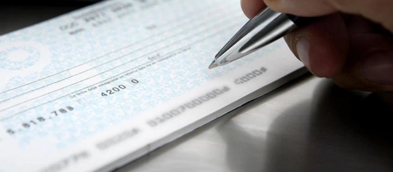 Αυτό που «καίει» πραγματικά την αγορά είναι πως θα πληρωθούν οι επιταγές με κλειστές επιχειρήσεις